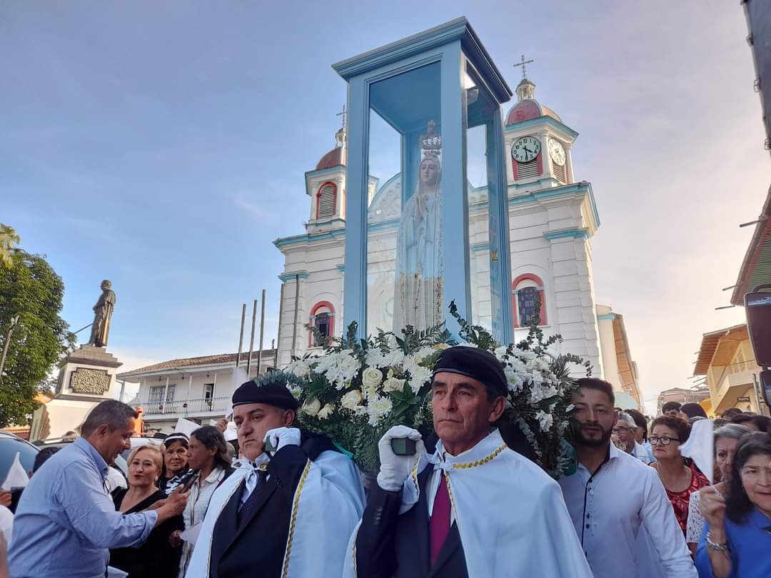 Feligreses de Aguadas recibieron la visita de la Imagen Réplica de la Virgen de Fátima traída desde Portugal.