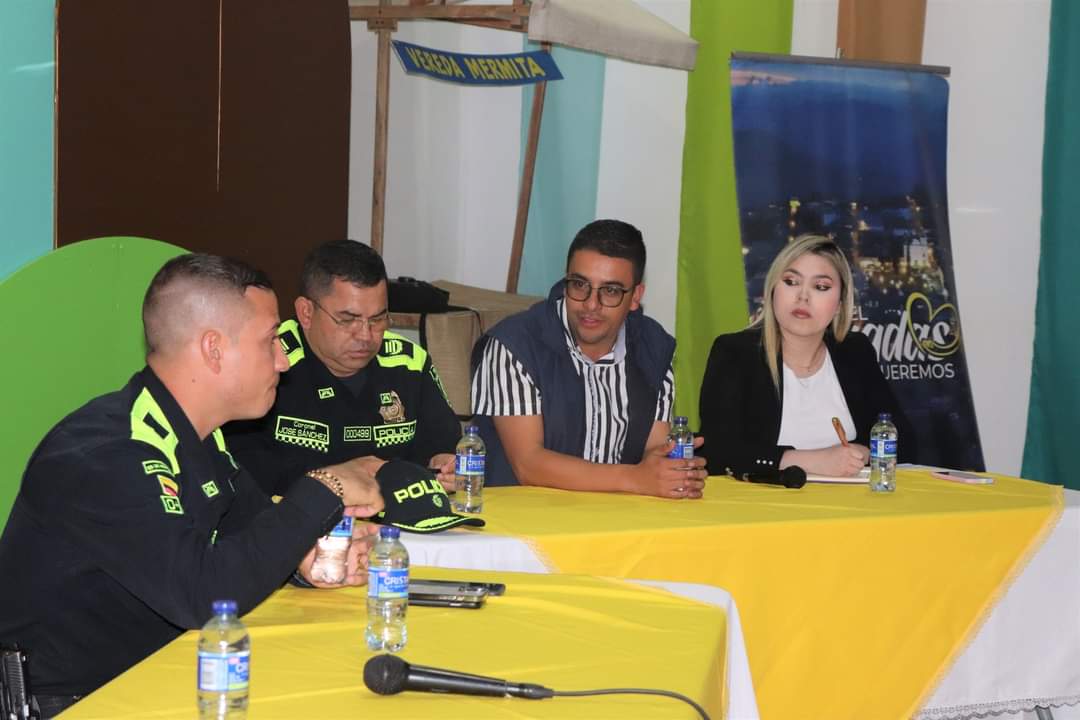 Se realizó en Aguadas un importante Consejo de Seguridad Extraordinario donde el alcalde Juan Carlos Ramírez Aguirre busca unir esfuerzos con la Policía Nacional, Personería Municipal, Fiscalías, Sijín y demás instituciones para garantizar la seguridad de los ciudadanos.